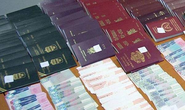 Μπαράζ συλλήψεων για πλαστά διαβατήρια σε αεροδρόμια της Δ.Ελλάδας