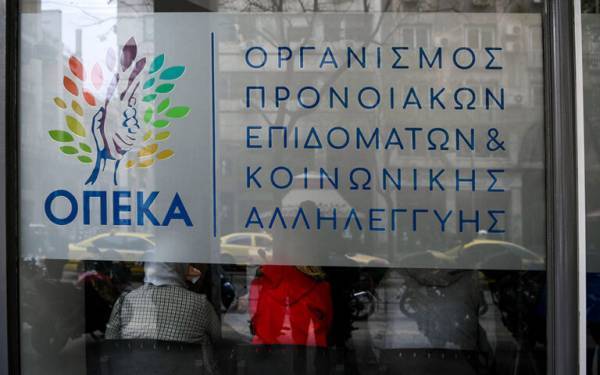 ΟΠΕΚΑ: Διευκρινίσεις για τις αιτήσεις επιδόματος παιδιού 2021 και 2022