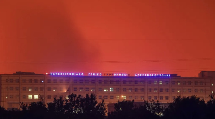 Αλεξανδρούπολη: Εκκενώθηκαν νοσοκομείο, γηροκομεία και 8 οικισμοί-Η εικόνα στα μέτωπα