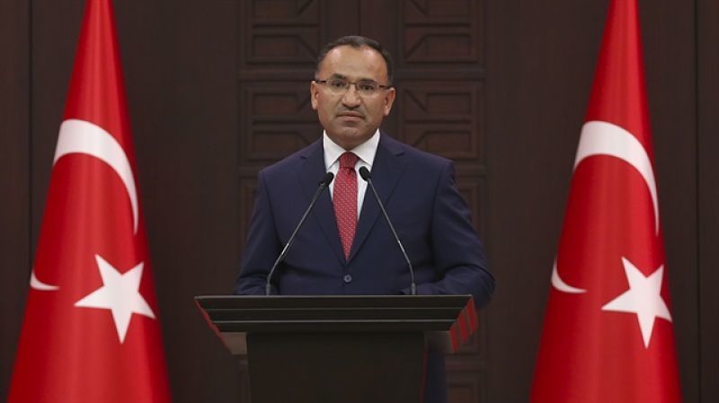 Επιμένει για έκδοση των 8 αξιωματικών η Τουρκία