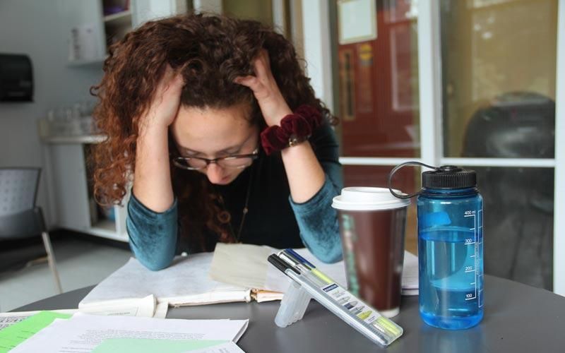 Διαπραγμάτευση: Νέο ψαλίδι σε μισθούς και συντάξεις-Απανωτά φορολογικά «χτυπήματα»