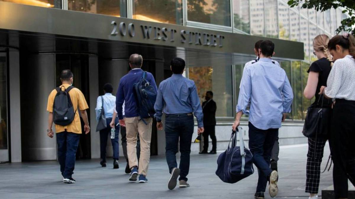 Η Goldman Sachs αυξάνει τους μισθούς στους νέους αναλυτές
