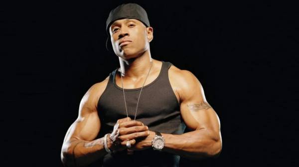 LL Cool J: Άγαλμα του διάσημου ράπερ στη Νέα Υόρκη χρησιμοποιεί ηλιακή ενέργεια για να παίξει τη μουσική του