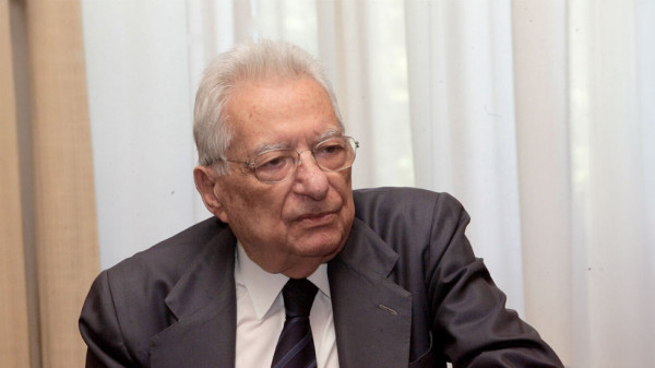 Απεβίωσε ο πρώην υπουργός Εξωτερικών Πέτρος Μολυβιάτης