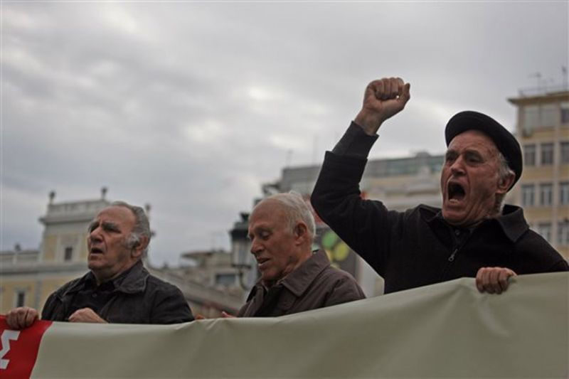 Συντάξεις: «Χτυπούν» και όσους παίρνουν κάτω από 1.300 ευρώ το μήνα