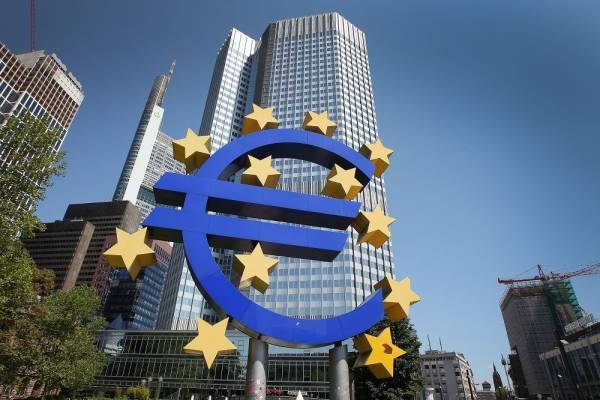 ΕΚΤ: Προβλέπει χαμηλότερους ρυθμούς ανάπτυξης - υψηλότερη ανεργία