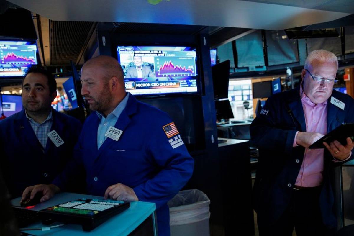 «Διόρθωσε» η Wall Street με «βαρίδια» πληθωρισμό και τεχνολογία