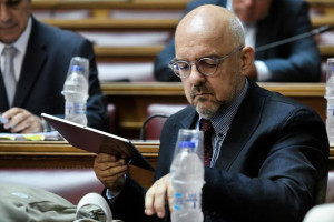 Επίθεση με γκαζάκια στο σπίτι του βουλευτή Μπάμπη Παπαδημητρίου