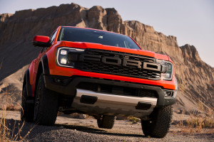 Νέο Ranger Raptor: Ακόμα πιο εντυπωσιακό, στιβαρό και επιβλητικό