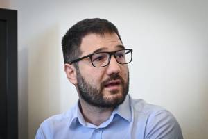 Ηλιόπουλος: Ένοχη η κυβέρνηση για 16.519 θανάτους εκτός ΜΕΘ