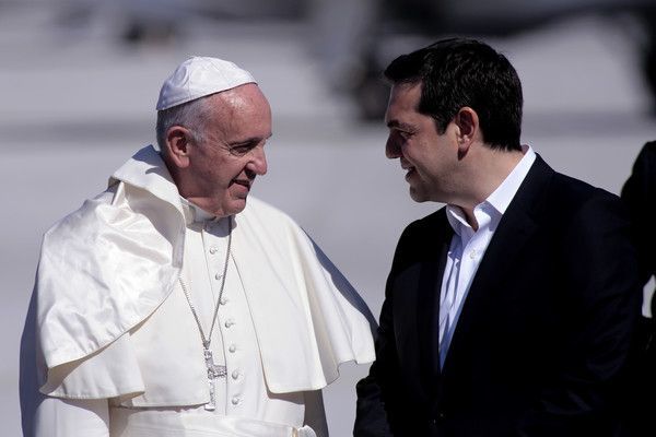 Politico: Τσίπρας και Πάπας Φραγκίσκος στους «σκληροπυρηνικούς» υποστηρικτές του Μαδούρο