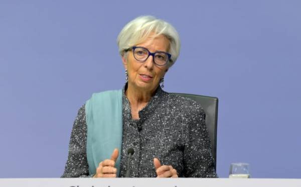Λαγκάρντ: Η οικονομία της ευρωζώνης ανακάμπτει-Μείωση του πληθωρισμού το 2022