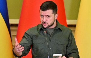 Ζελένσκι: «Ναι» στη συμφωνία, αλλά με αιχμές κατά των ΗΠΑ