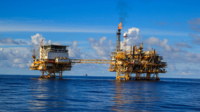 Τα… συγκρουόμενα μάκρο «ηρεμούν» το πετρέλαιο- Ανεβαίνει το φυσικό αέριο