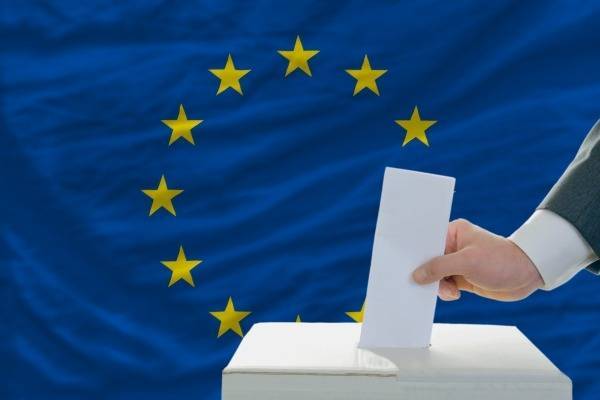 Τι πιστεύουν Έλληνες και Ευρωπαίοι επτά μήνες πριν τις ευρωεκλογές