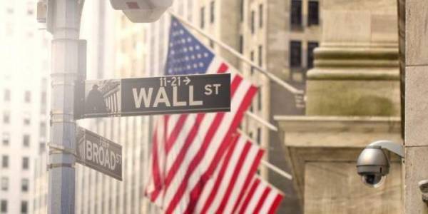 Αρνητικά πρόσημα στη Wall Street με τις εξελίξεις στην Ασία