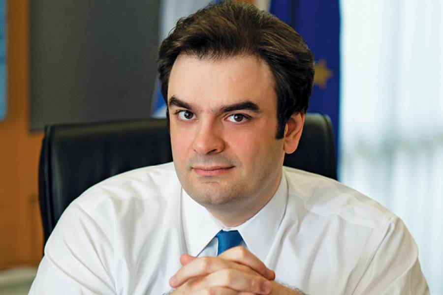 Πιερρακάκης: «Γαλλικό μοντέλο» για τα προνόμια των εμβολιασμένων