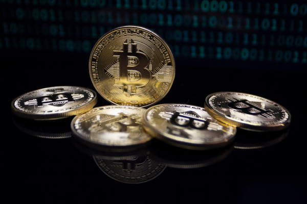 Sell off στα crypto: Γιατί το Bitcoin κατρακύλησε σε χαμηλό 10ημέρου