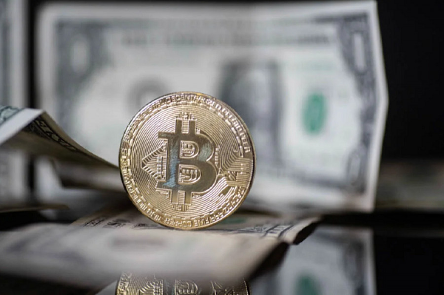 «Παλεύει» να μείνει πάνω από τα $30.000 το bitcoin