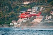 Μαίνεται η πυρκαγιά στη Σάμο-Υπό μερικό έλεγχο στην Άνδρο