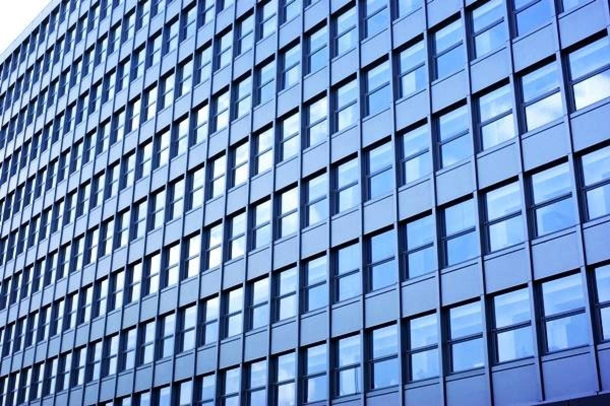 Ποιες εισηγμένες αναζητούν ρευστότητα μέσω της ακίνητης περιουσίας τους