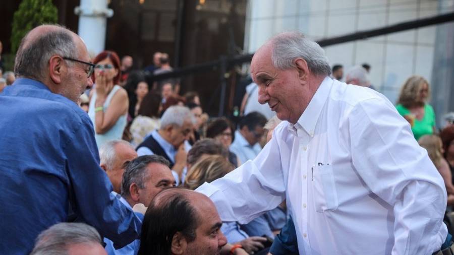 Οι... ηρωικοί κόλακες του Αλέξη