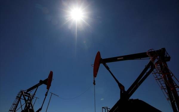 ΙΕΑ: Η υπερβολική προσφορά θα εξαντλήσει τα περιθώρια αποθήκευσης αργού