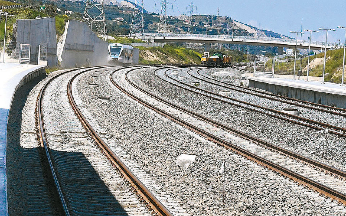 Συνελήφθησαν άτομα που αφαιρούσαν μεταλλικά αντικείμενα από το σιδηροδρομικό δίκτυο