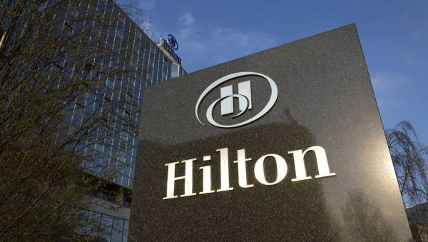 Hilton: Αυξημένα κέρδη, χαμηλότερα των προσδοκιών τα έσοδα