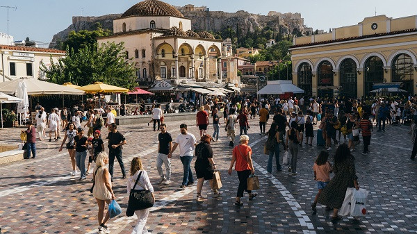 FT: Το ελληνικό παράδοξο- Ισχυρή ανάπτυξη, αλλά οι πολίτες φτωχαίνουν