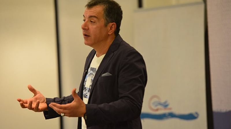 Σ. Θεοδωράκης: Οι χειραψίες δεν κάνουν τις μεγάλες παρατάξεις