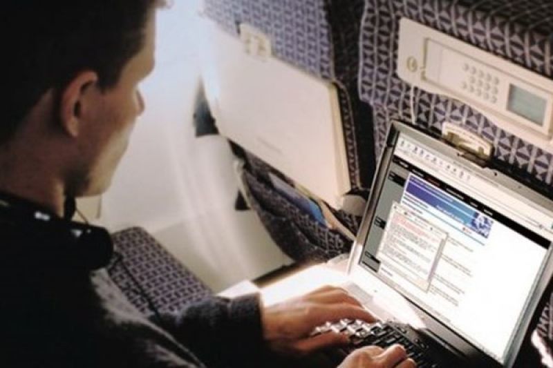 Αερομεταφορές: Ανοιχτό παράθυρο για surfing στο internet και στον "αέρα"