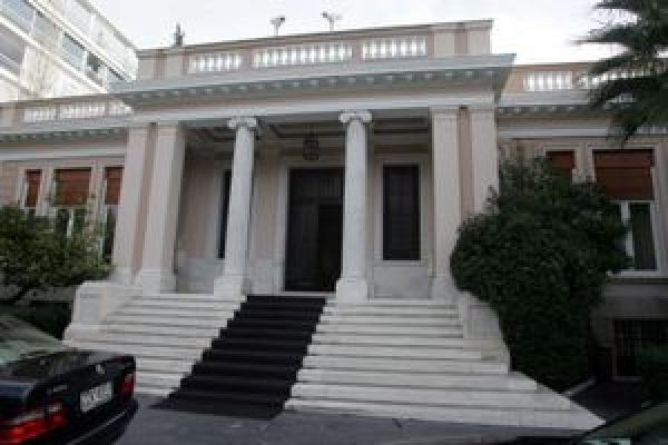 Σύσκεψη στο Μαξίμου για την τρόικα