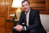 Θεοδωράκης για 2018: Να παλεύουμε για το κοινό καλό