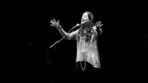 Perla Batalla: Η «φωνή» που ο Leonard Cohen εμπιστεύτηκε όσο καμία άλλη