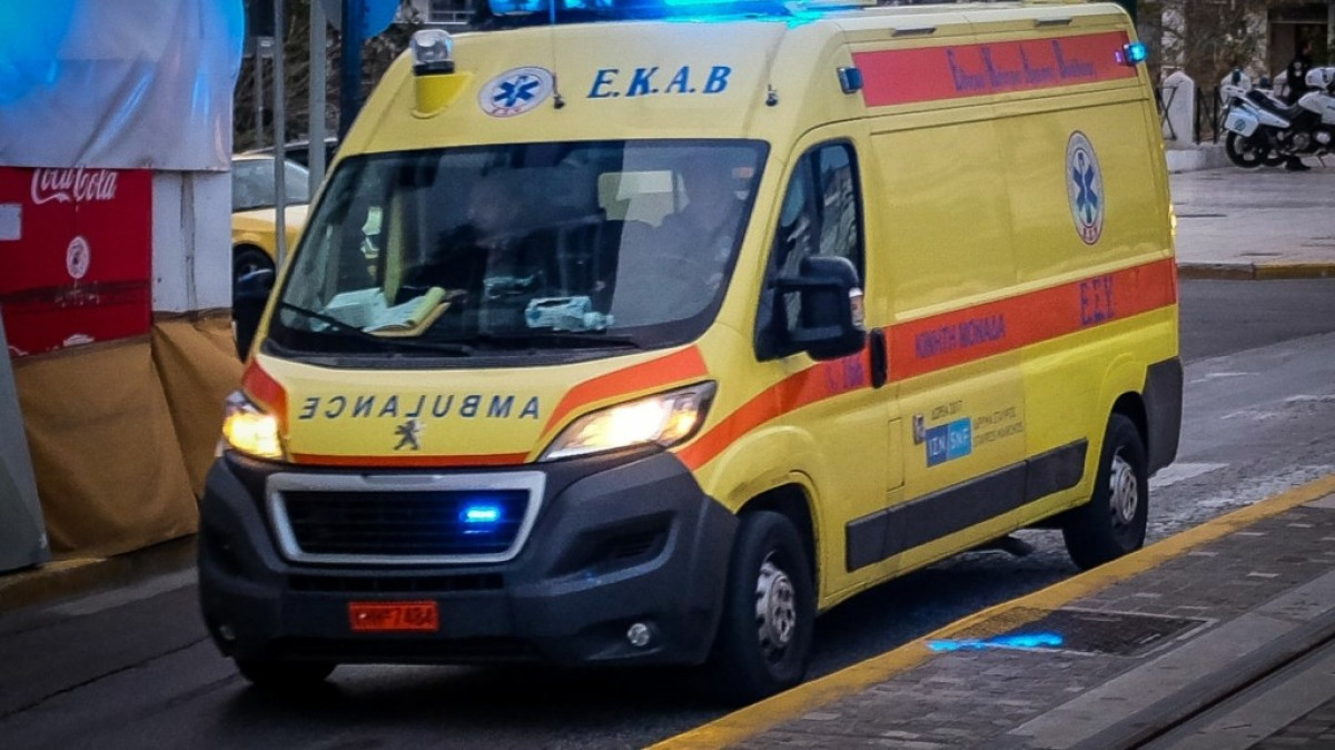 Ευελπίδων: Παρέσυρε και εγκατάλειψε αντίδικό του έξω από τα δικαστήρια – Στο ΚΑΤ ο τραυματίας