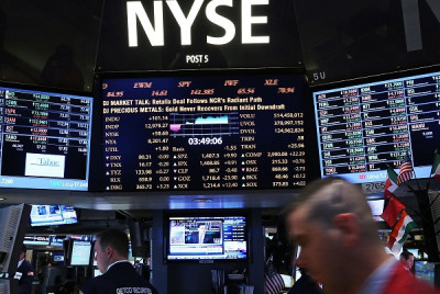 Στο «κόκκινο» η Wall Street εν αναμονή των πρακτικών