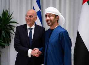 Τα ΗΑΕ θέλουν να ανοίξουν τα Στενά του Ορμούζ με τη βία - Ταξίδι Δένδια στην περιοχή