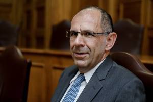 Γεραπετρίτης: Κανονικά το πρόστιμο των €100 στους ανεμβολίαστους 60+ ετών