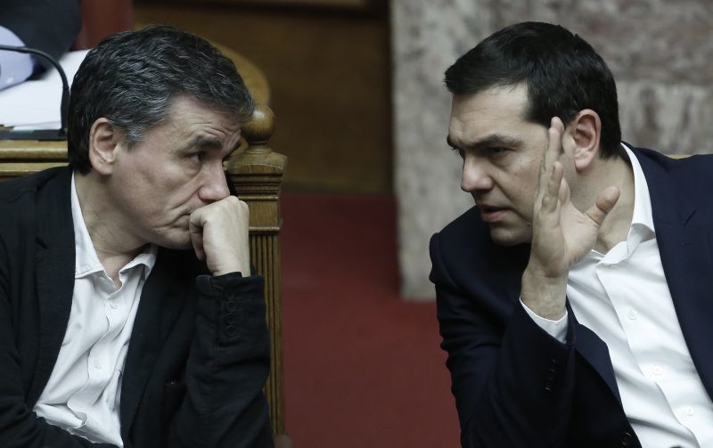 Αφορολόγητο και αντίμετρα γίνονται μεταβλητές στην εκλογική «αριθμητική»