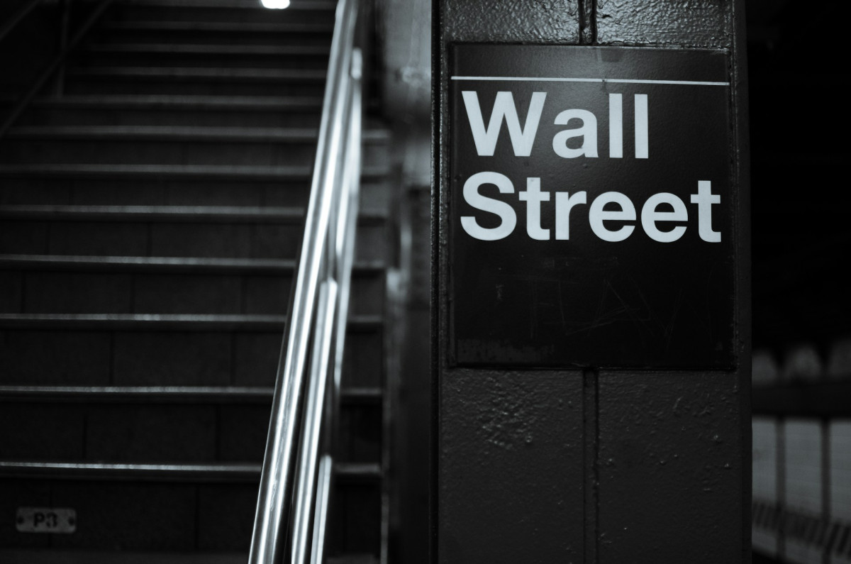 Wall Street: Αναζήτηση πυξίδας με το βλέμμα σε τιμές πετρελαίου και μάκρο