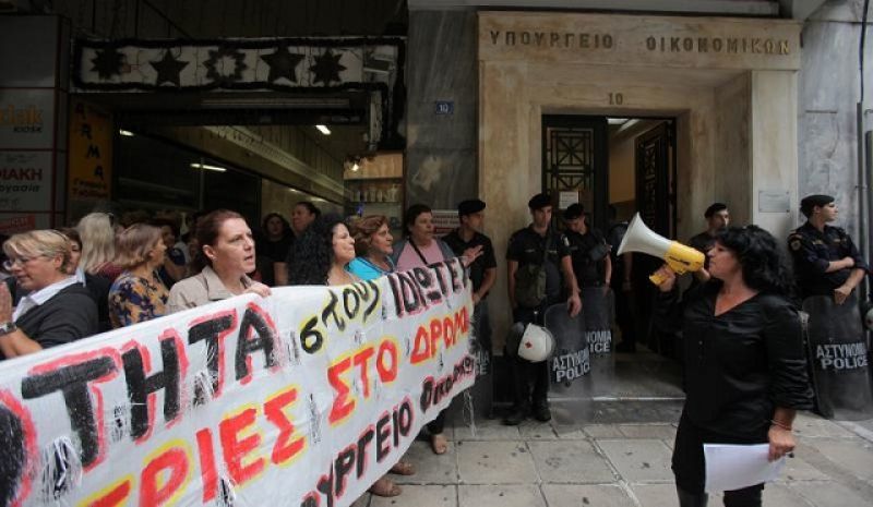 Τις καθαρίστριες του ΥΠΟΙΚ συναντά την Πέμπτη ο πρωθυπουργός