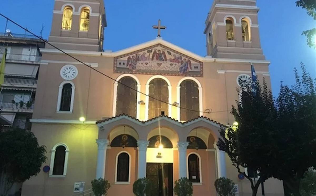 Πάτρα: Επέμβαση της ΕΛ.ΑΣ όταν πιστοί συγκεντρώθηκαν έξω από Εκκλησία