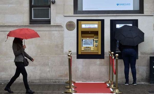 Το πρώτο ATM στον κόσμο...έκλεισε τα 50 και έγινε χρυσό