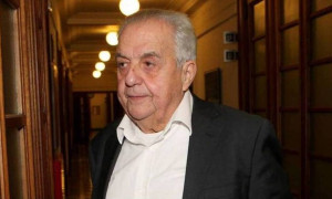 Έμφραγμα υπέστη ο Αλέκος Φλαμπουράρης- Νοσηλεύεται σε ΜΕΘ