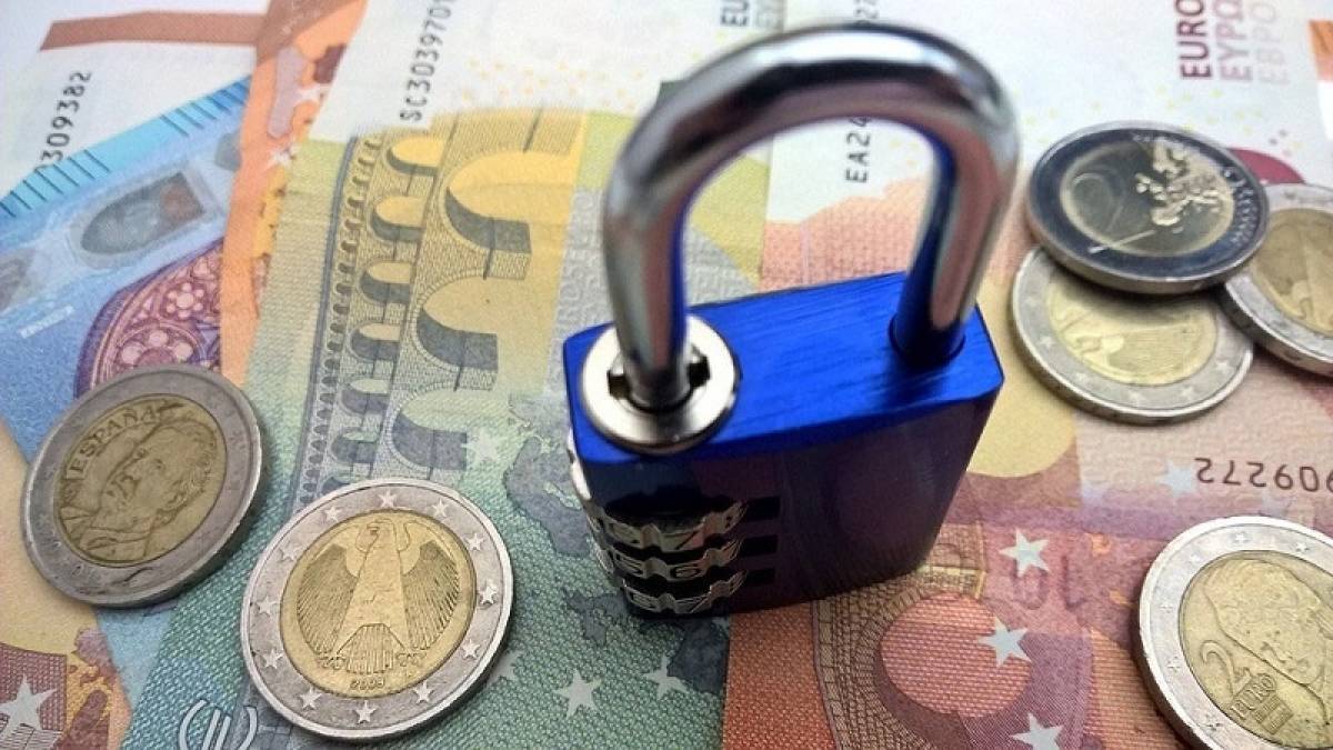ΑΑΔΕ: Επτά στους δέκα οφειλέτες αντιμέτωποι με κατασχέσεις