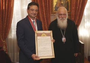 Απονομή Μεταλλίου Αρχιεπισκοπής Αθηνών στον Φ. Καραβία