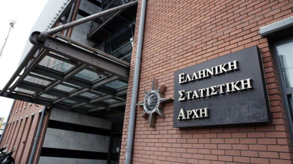 Λιγότεροι θάνατοι στο 8μηνο σε ετήσια βάση (γραφήματα)