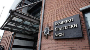 Λιγότεροι θάνατοι στο 8μηνο σε ετήσια βάση (γραφήματα)