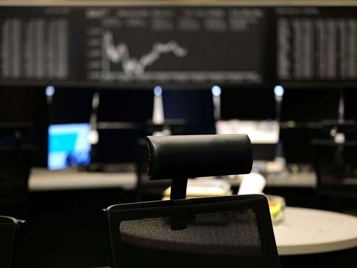 Τα μαύρα σύννεφα της πανδημίας «σκεπάζουν» τα ευρωπαϊκά χρηματιστήρια